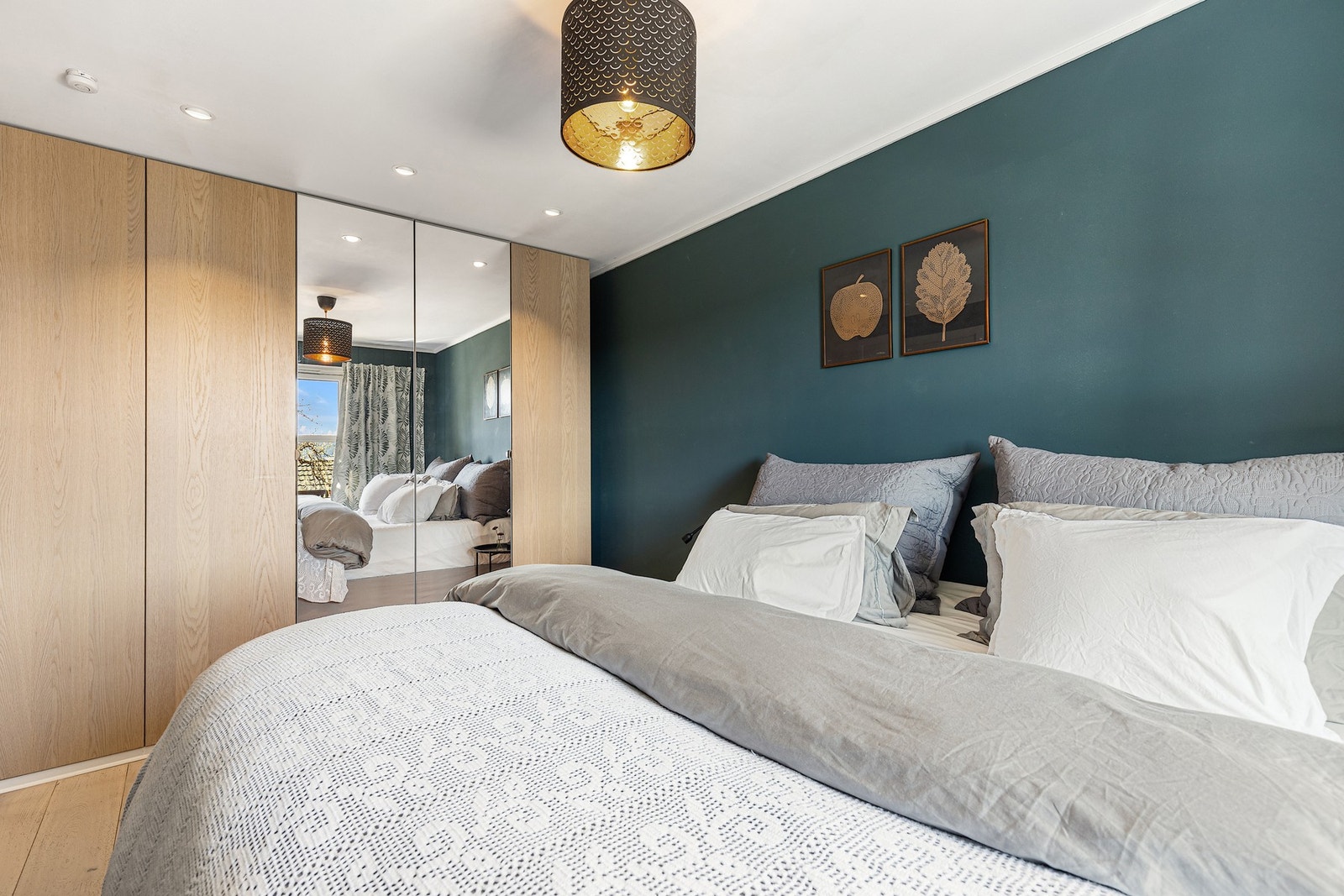 Stor garderobe på soverom2. Galleribilde