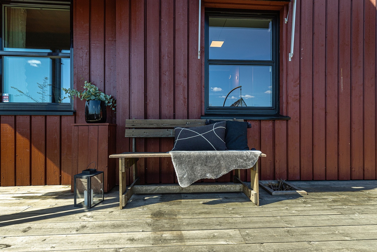 Vi avslutter på terrassen på framsiden. Galleribilde