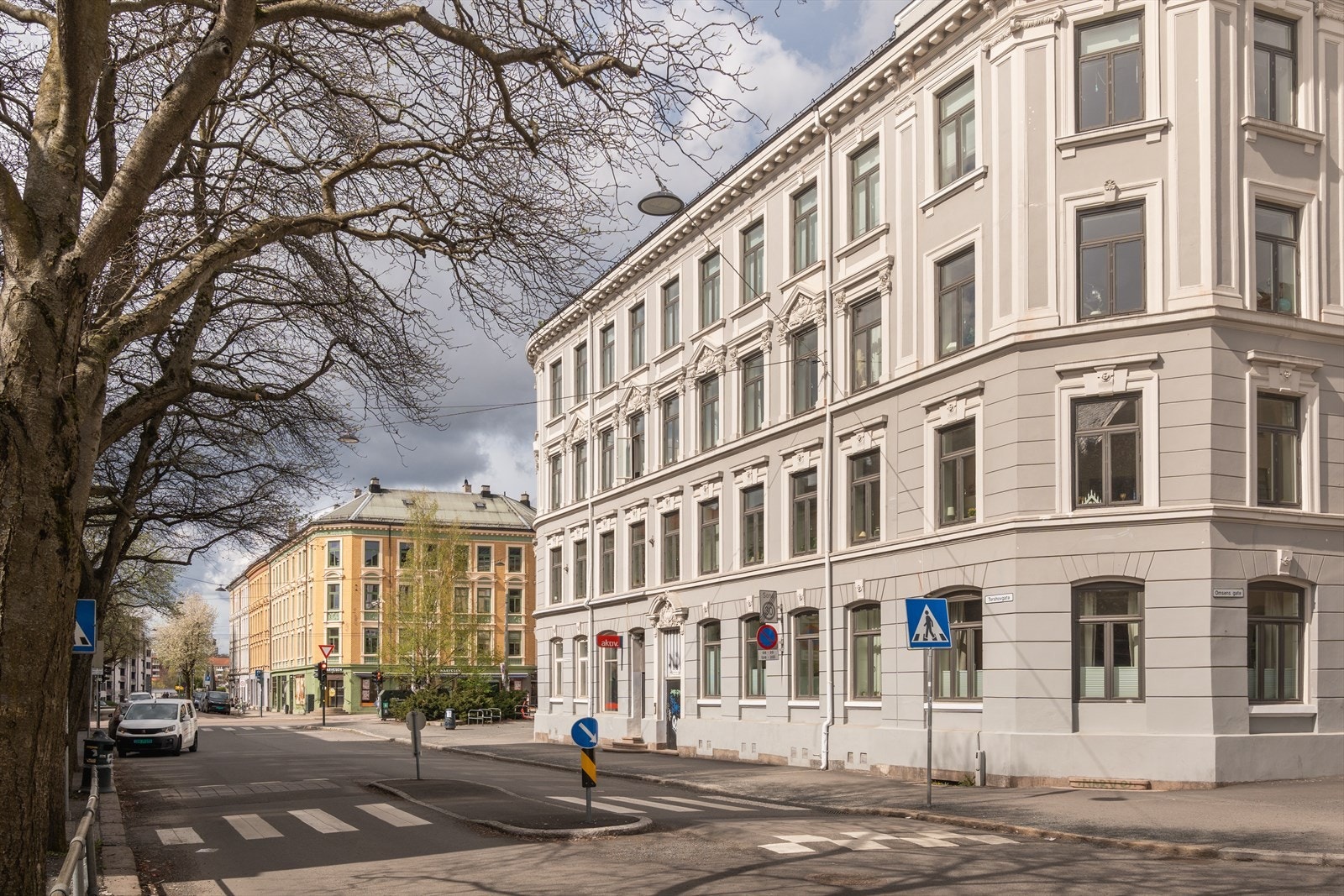 Du finner gode parkeringsmuligheter i umiddelbar nærhet fra leiligheten Galleribilde