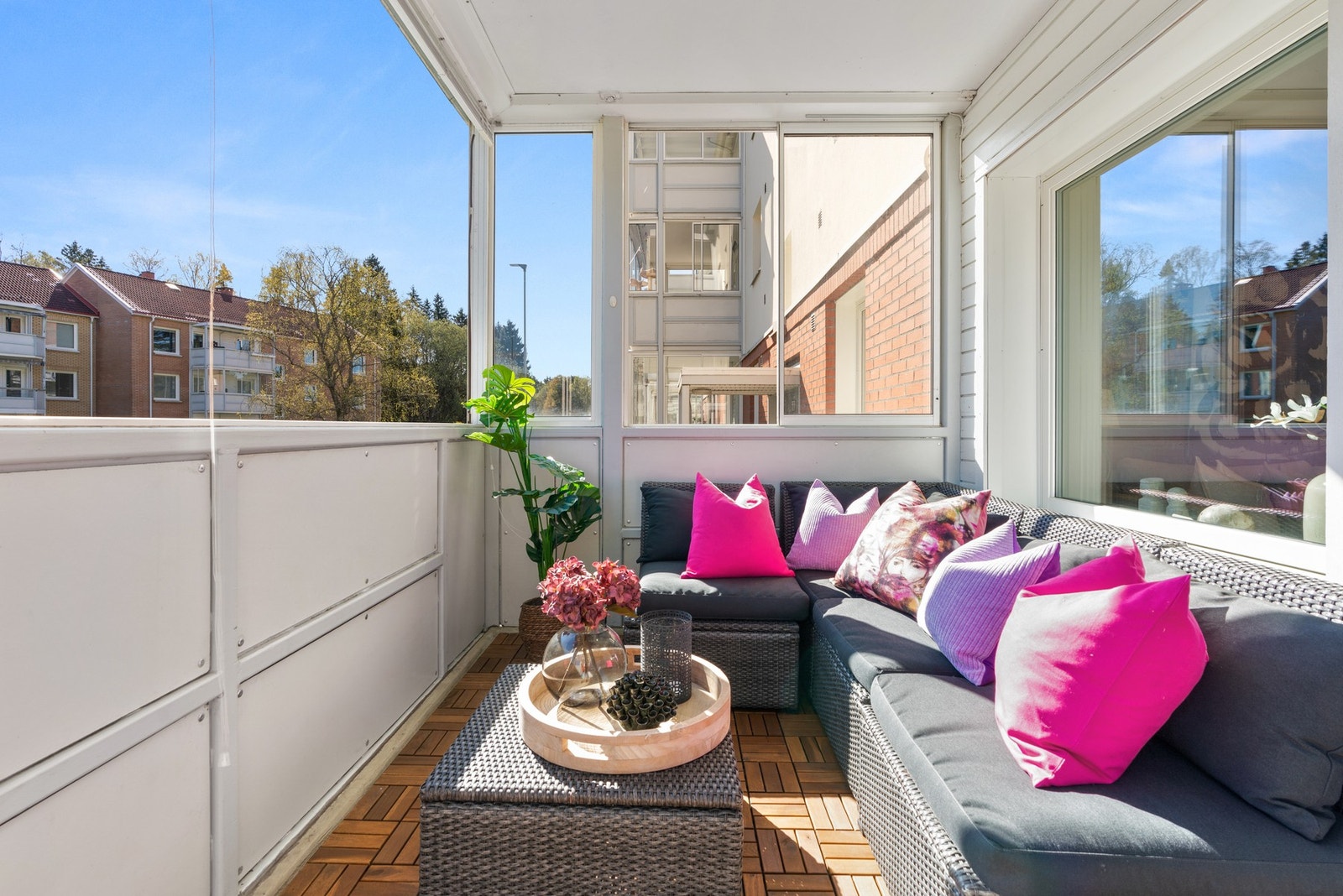 Her er det fin plass til å innrede med loungemøbler og grill for fine sommerdager. Galleribilde