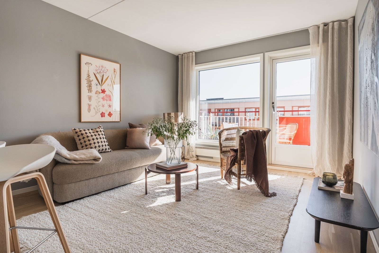 Leiligheten ligger høyt og fint til i 6. etasje med gode solforhold som skaper en god romfølelse Galleribilde