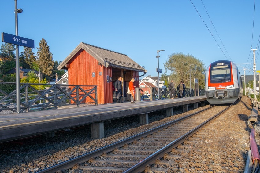Ca. 200 meter fra tomten ligger Nerdrum stasjon Galleribilde