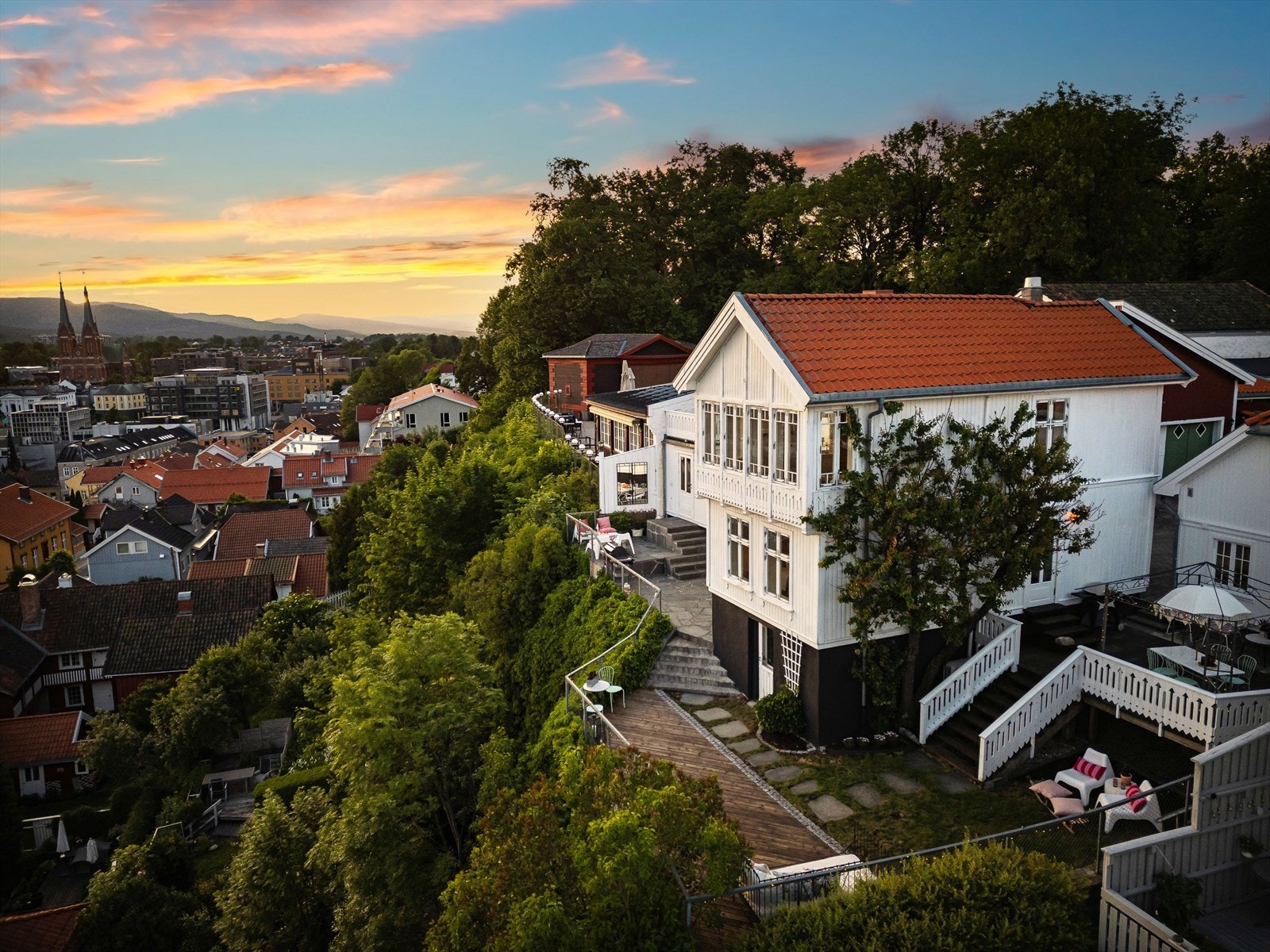 Richard Løyning Arntsen har gleden av å presentere Brekkestien 11! Galleribilde