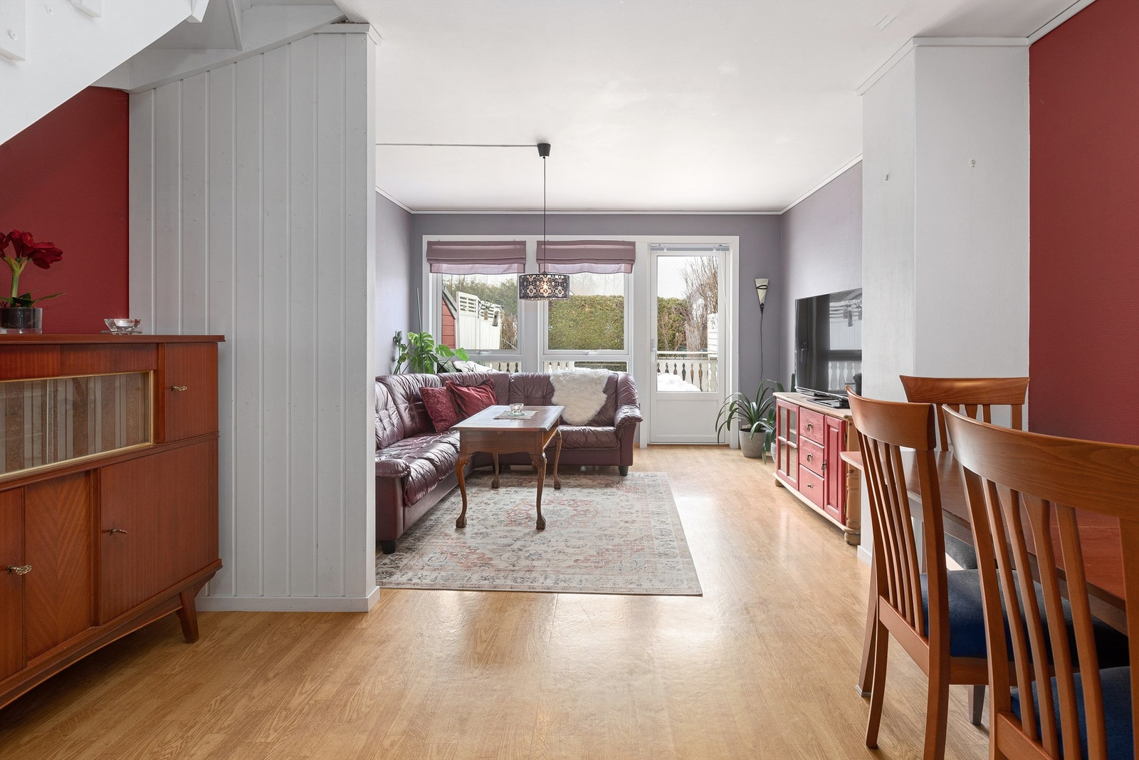 Fra spisestue mot stue Galleribilde