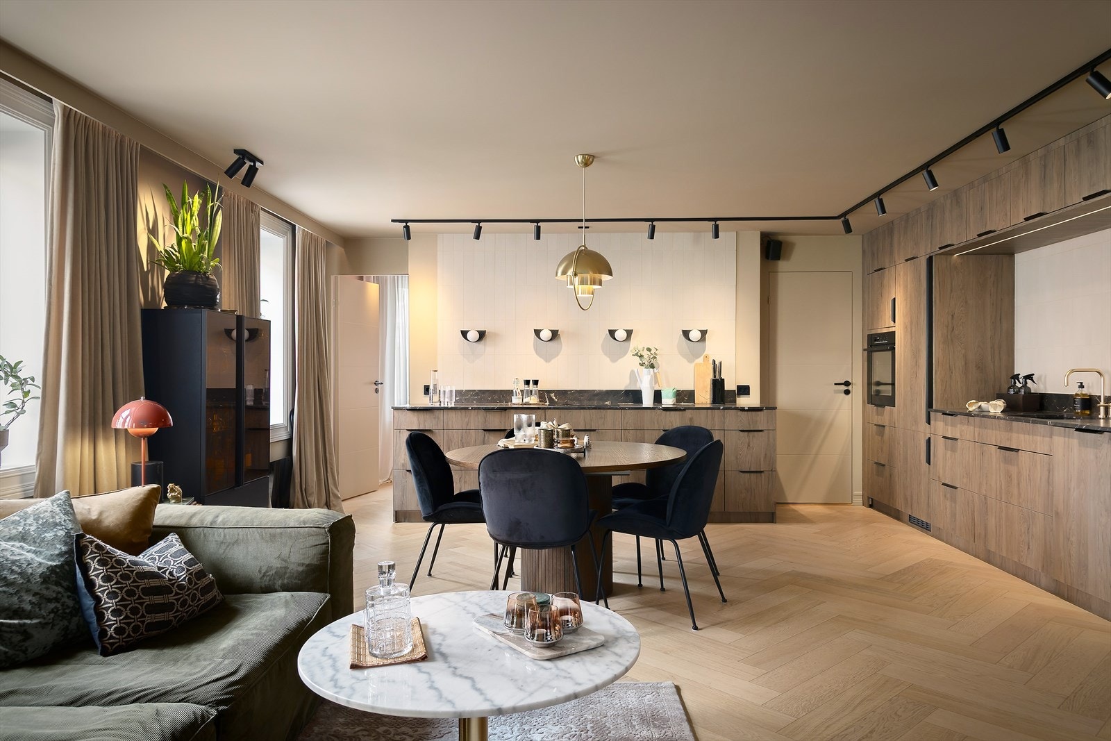 Rålekker og betydelig påkostet 3-roms hjørneleilighet beliggende sentralt til i Gamlebyen like ved Sørenga. Denne må oppleves! Galleribilde