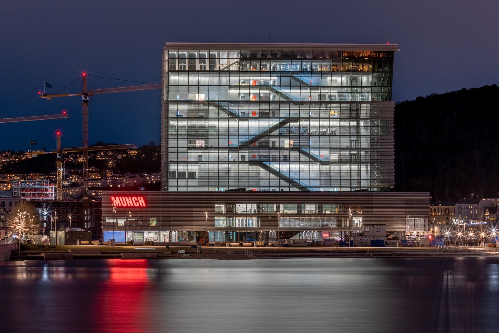 Det er et rikt kunst- og kulturliv i nærområdet, blant annet Operaen og Munch museet. Galleribilde