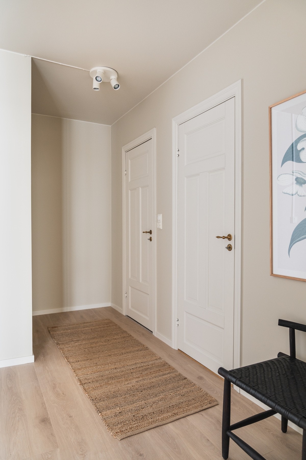 Innbydende og romslig entrè. Galleribilde