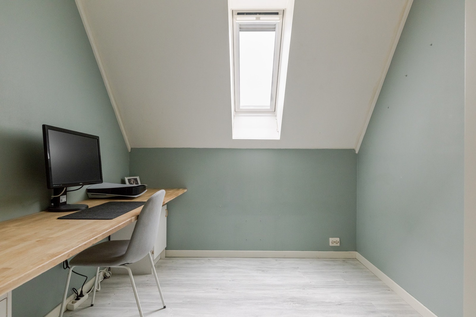 Har du behov for et hjemmekontor, så kan dette rommet være løsningen. Galleribilde