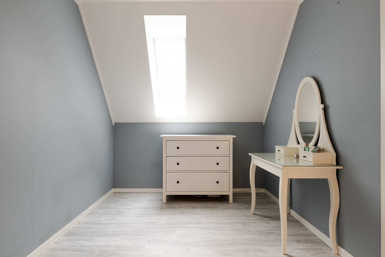 Soverom malt i en dus og tidsriktig farge. Galleribilde