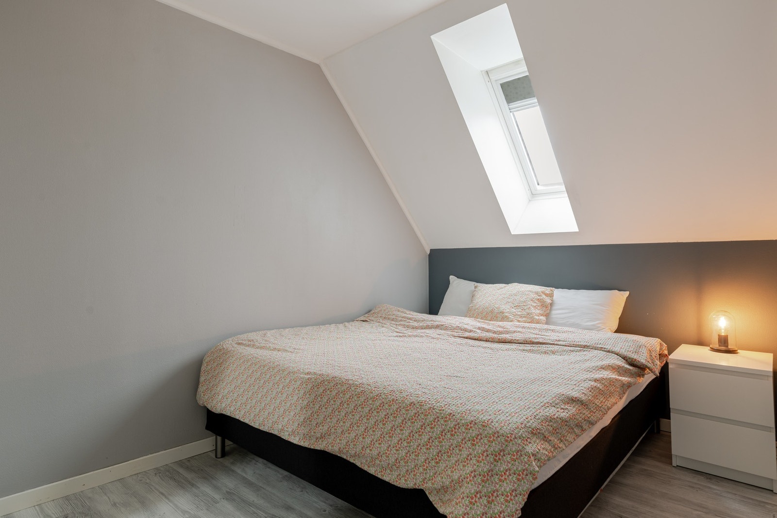 Lunt og behagelig hovedsoverom. Galleribilde