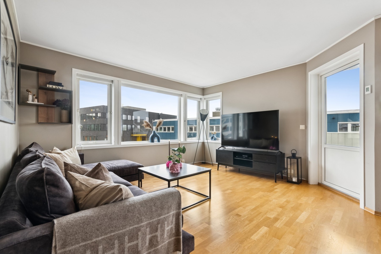 Her får du en lekker 3-roms hjørneleilighet med sentral og attraktiv beliggenhet Galleribilde