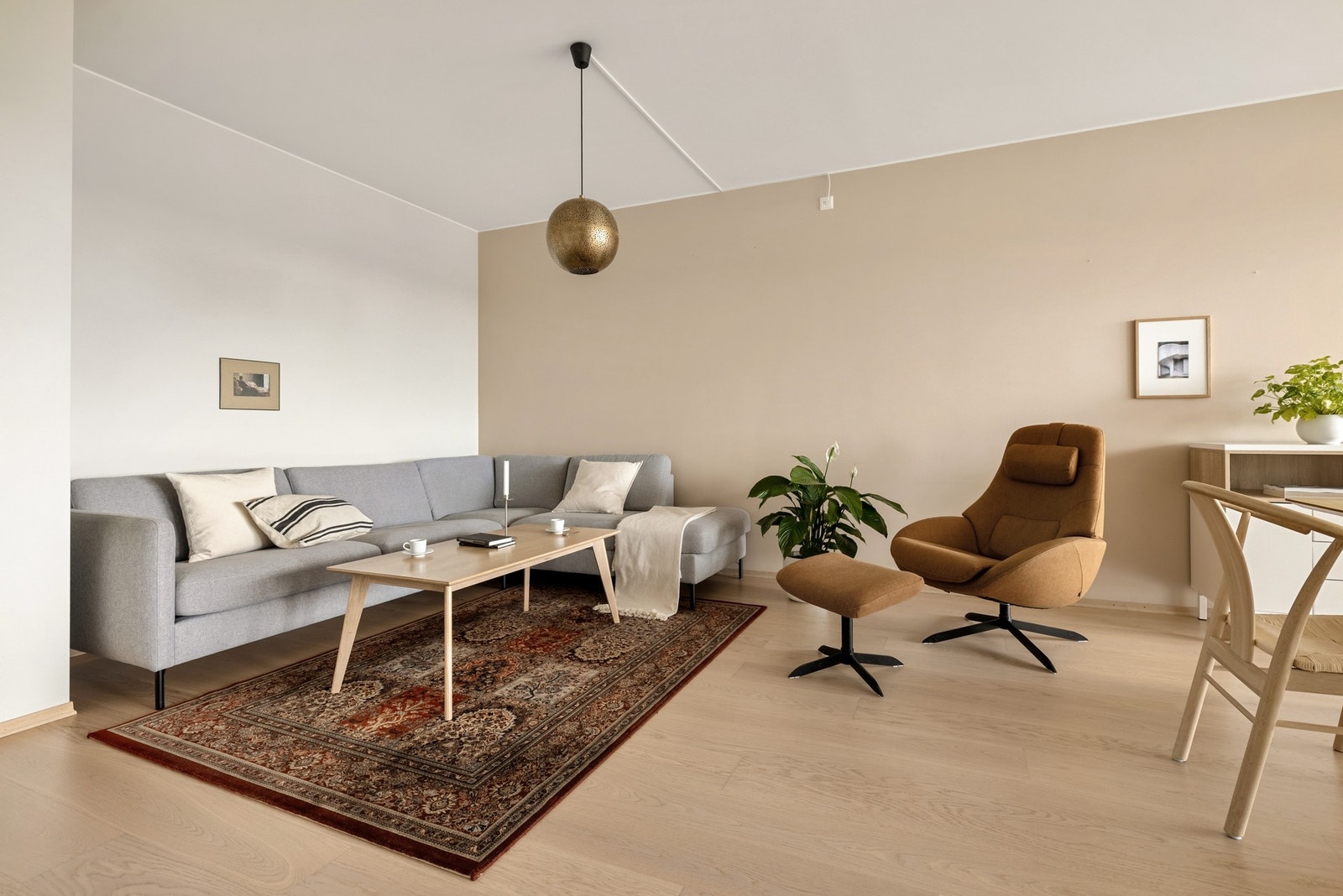Det er også god plass til sofakrok. Galleribilde