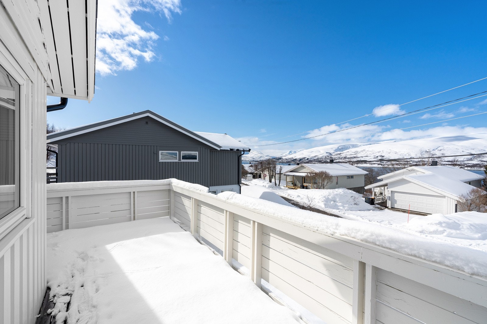 Balkongen er vestvendt og du har dermed sol helt til kvelden. Galleribilde