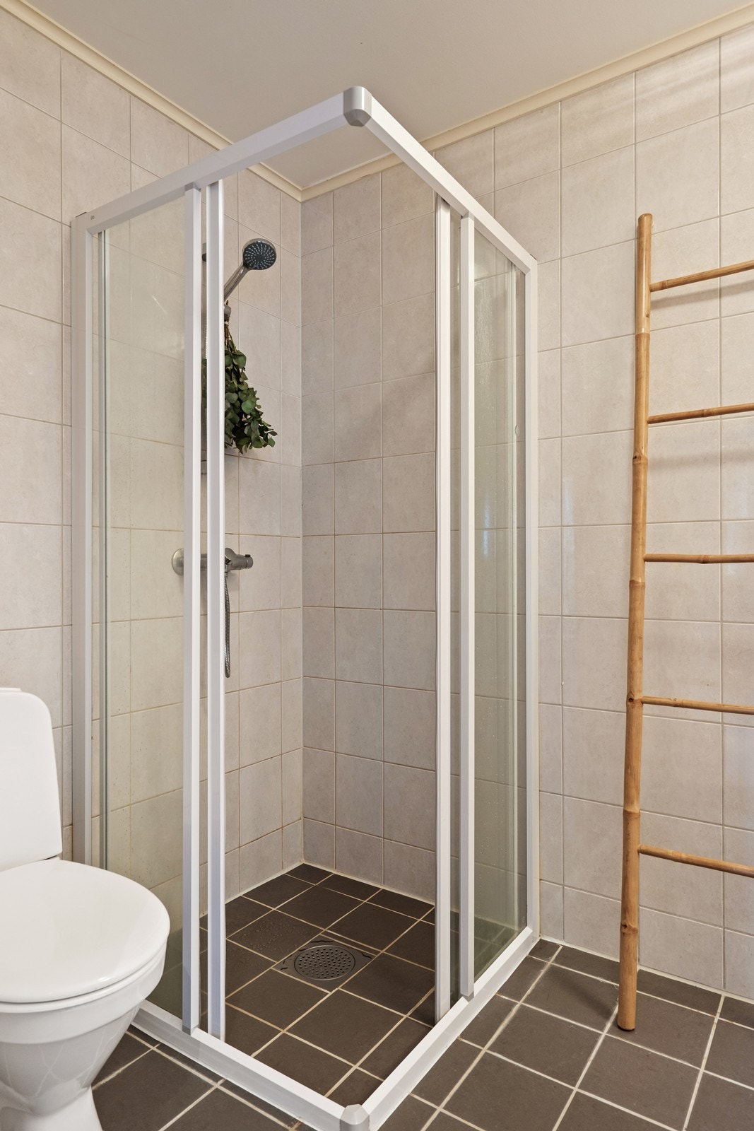 Dusjhjørne med skyvedører. Galleribilde