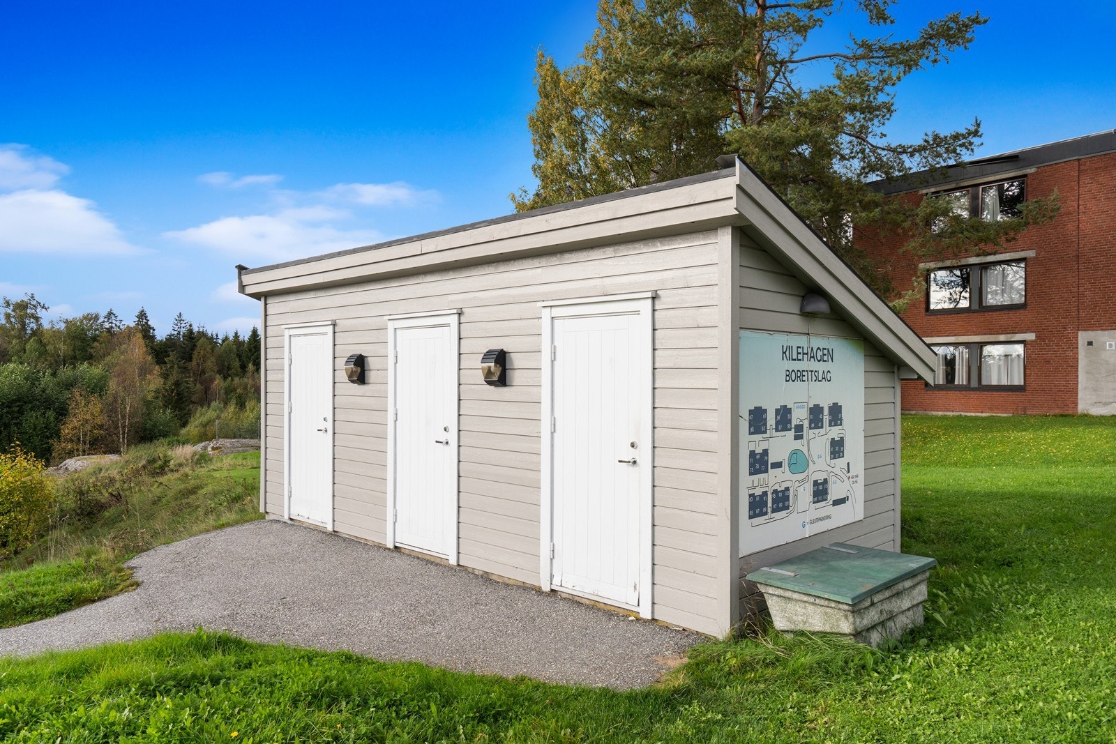 Leiligheten disponerer en frittstående utebod med gode oppbevaringsmuligheter. Galleribilde