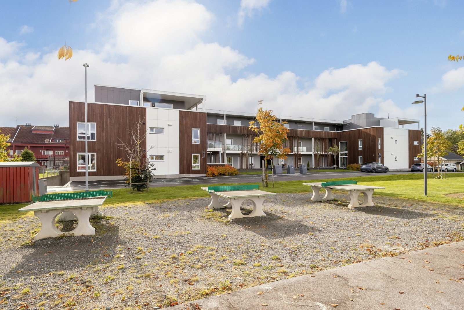 I området bor du sentralt og behagelig med kort vei til både shopping og avslapning i Blinkparken. Det er lite trafikk i gaten, noe som bidrar til en rolig atmosfære. Galleribilde