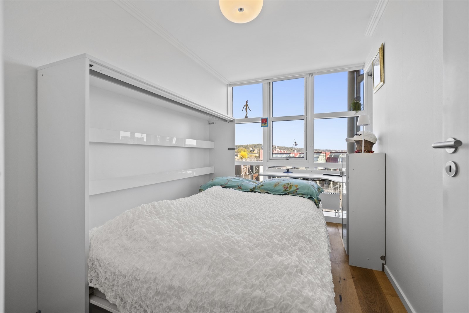 Soverom 2 benyttes i dag som kontor og gjesterom. Galleribilde