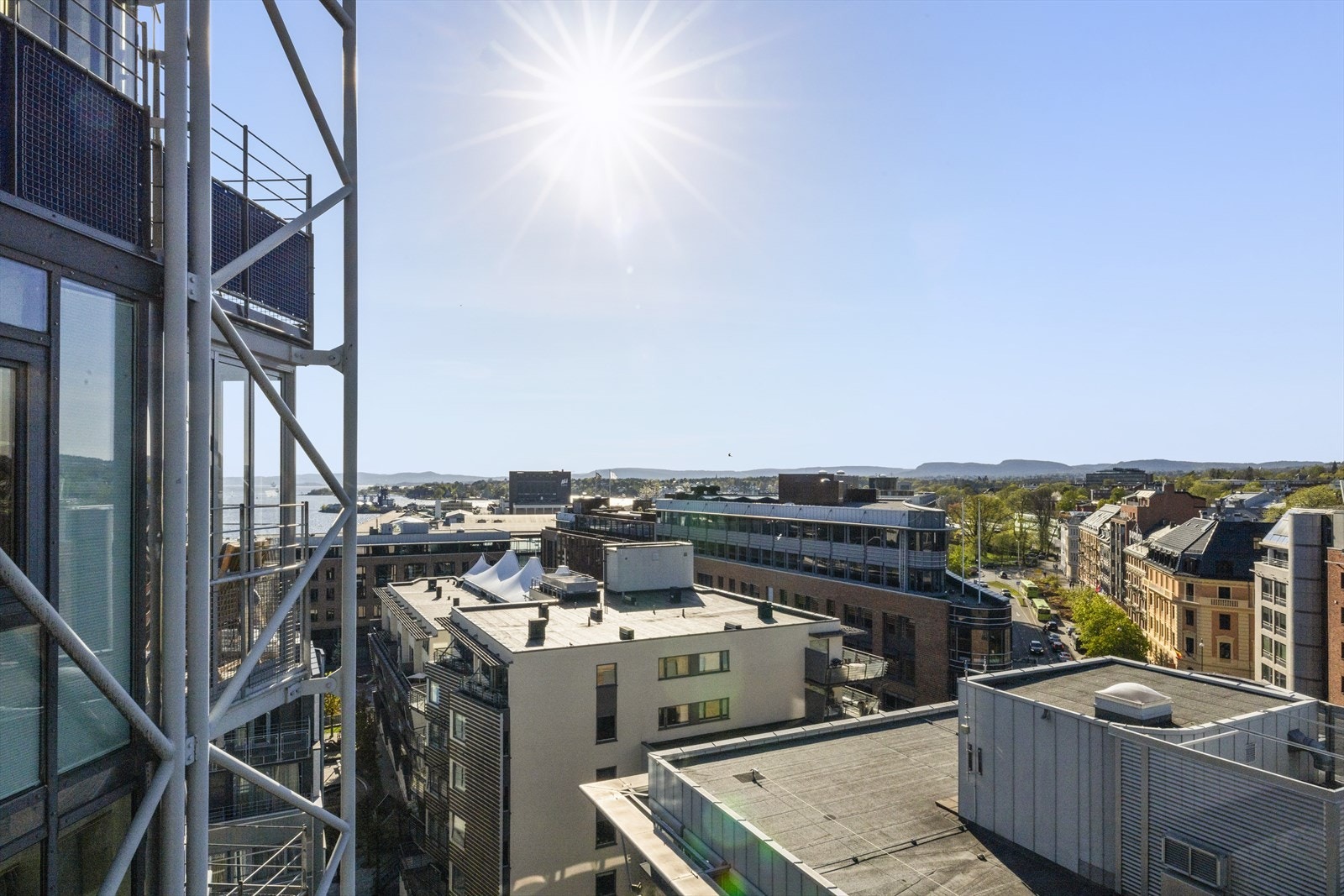 Fra balkongen er det flott utsikt mot Bygdøy og innseilingen. Galleribilde