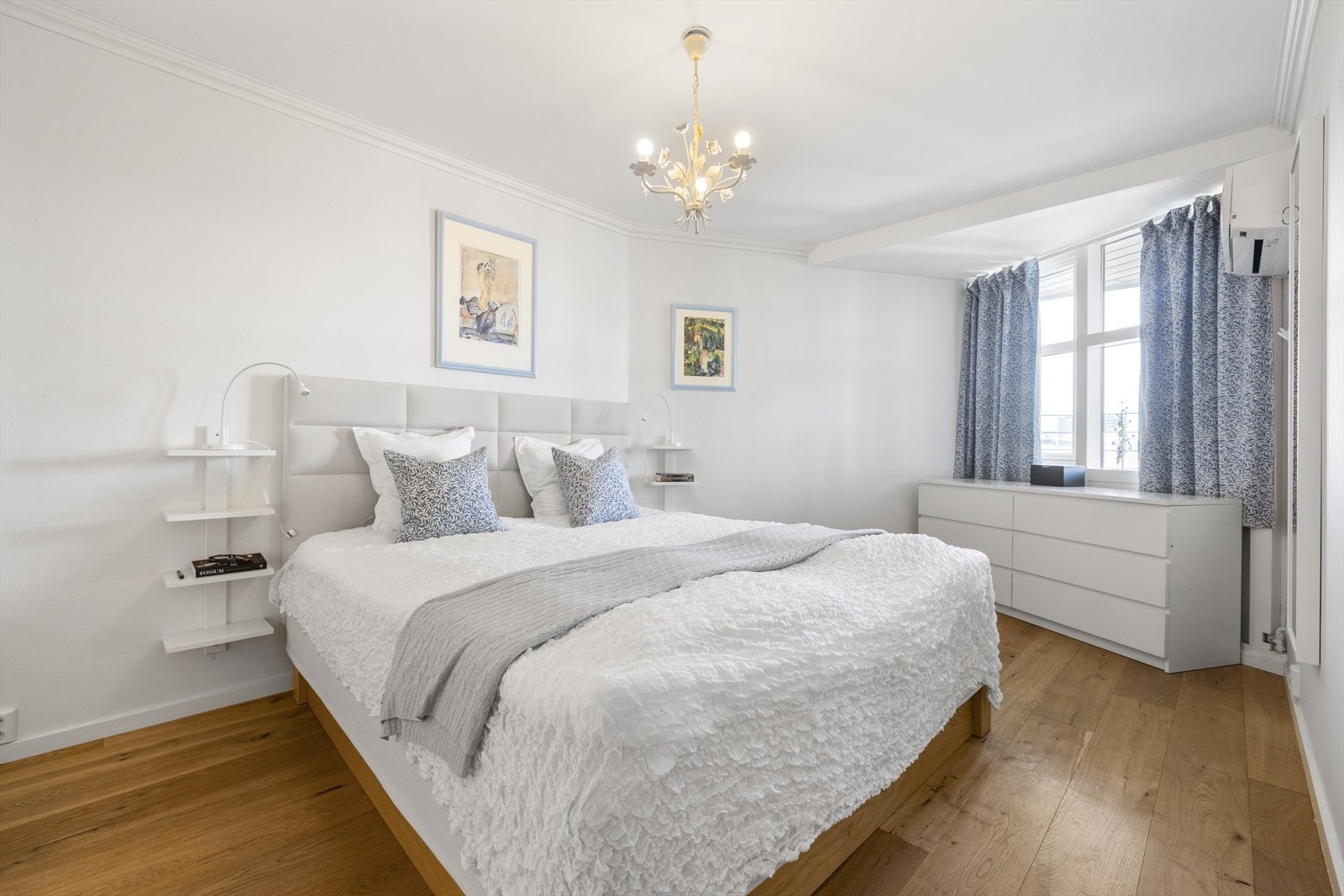 Hovedsoverommet har en god størrelse og har direkte adkomst til baderom. Galleribilde