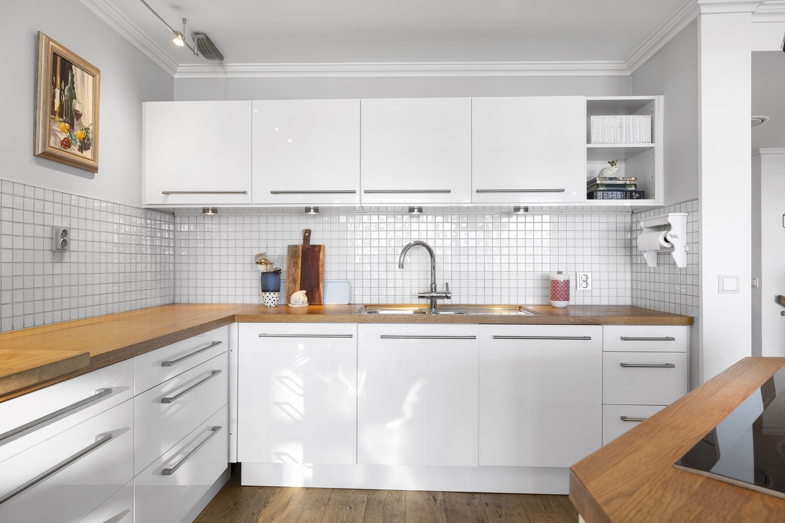 Spesialbygget benkeplate i oljet eik. Galleribilde