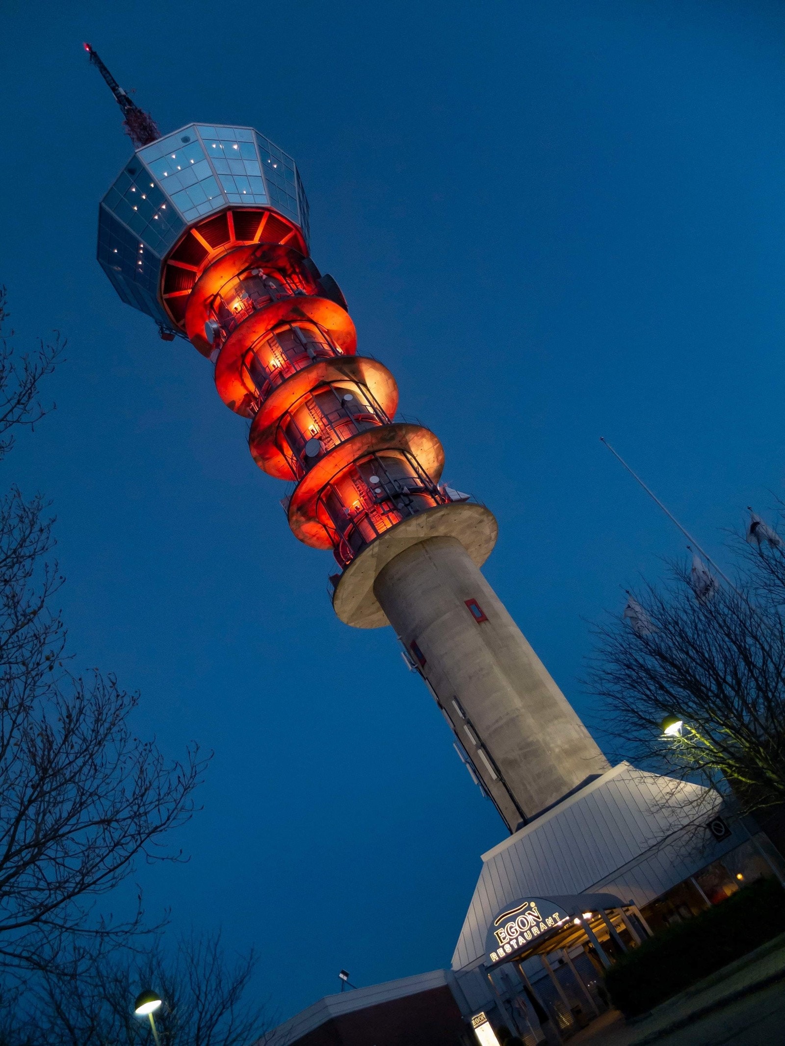 I nærområdet finner man populære Tyholttårnet. Her kan man nyte en god middag med Trondheims beste utsikt. Galleribilde