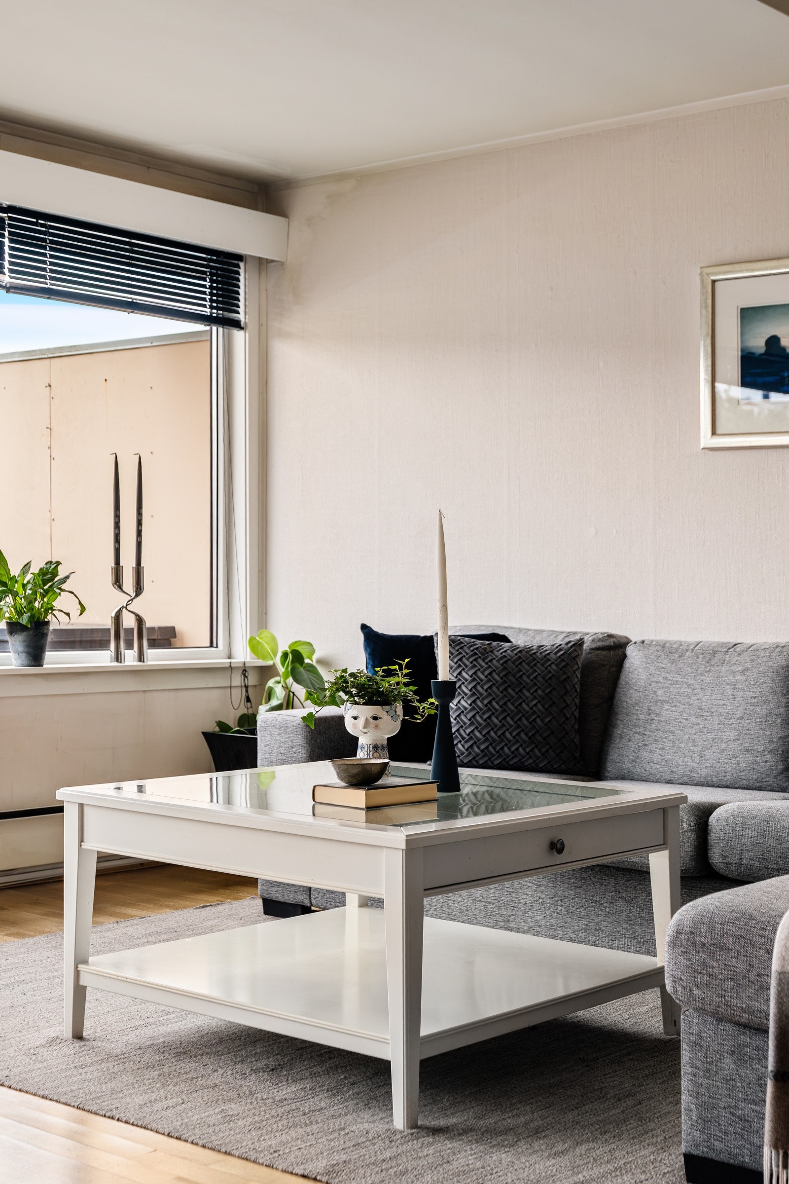 Kabel-tv og internett er inkludert i de månedlige felleskostnadene. Galleribilde