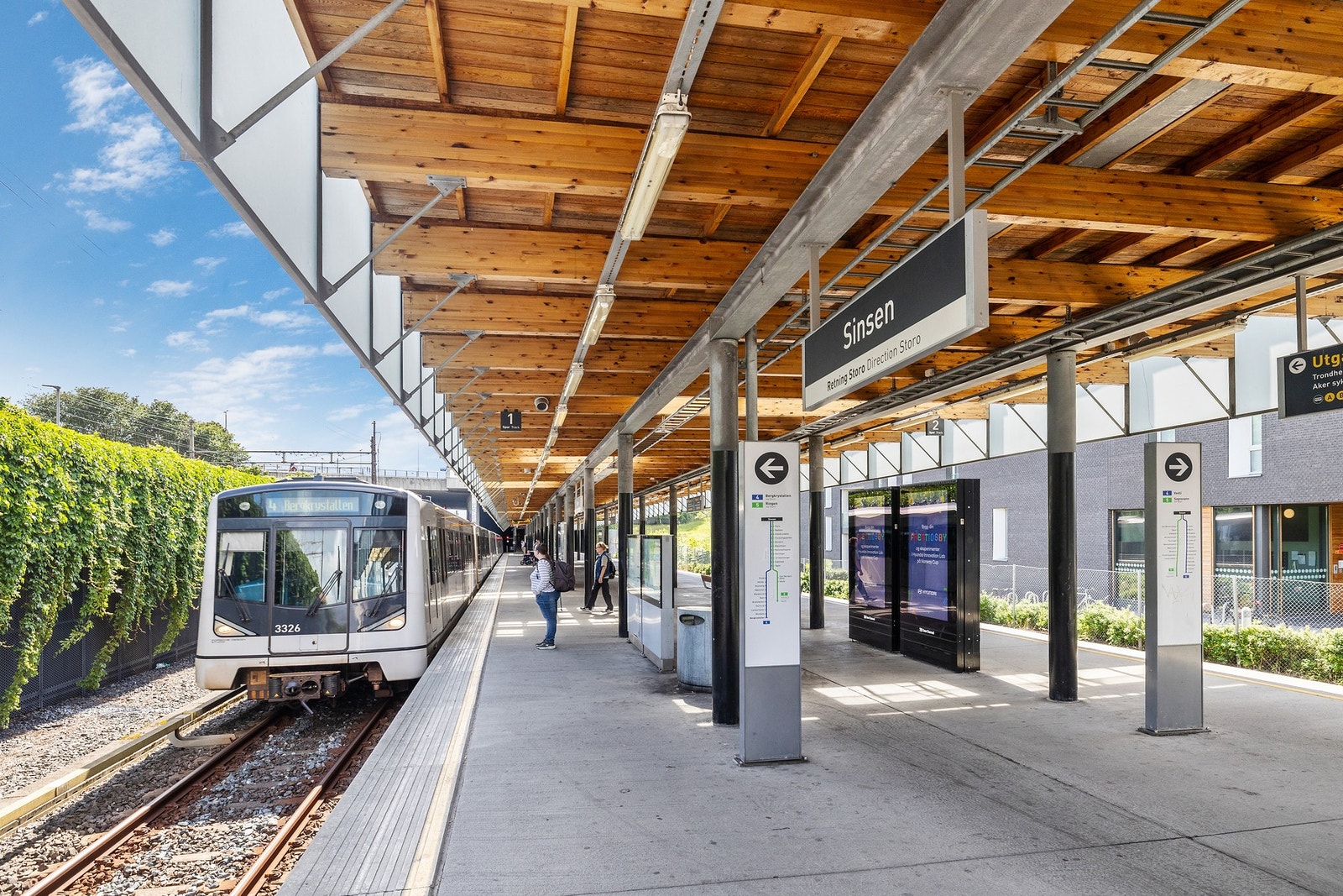 Supert kollektivtilbud med t-bane, trikk og buss rett ved leiligheten. Galleribilde