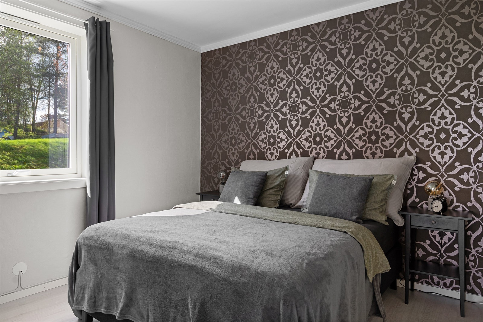 - Hovedsoverom er av god størrelse og har godt med møbleringsmuligheter - Galleribilde