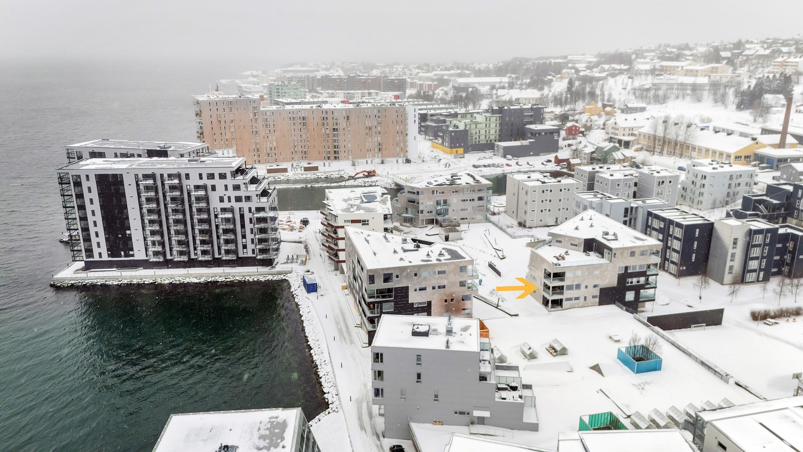 Bygget har både heis og trappegang, noe som gjør hverdagen ekstra komfortabel. Galleribilde