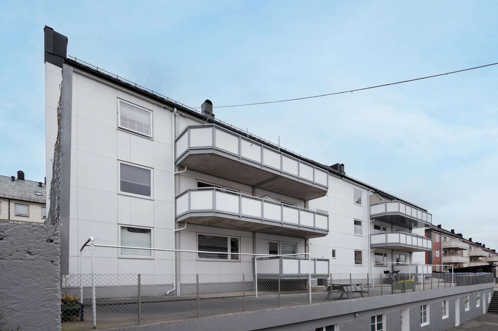 Leiligheten ligger i øverste etasje og har en nydelig sørvendt balkong! Galleribilde