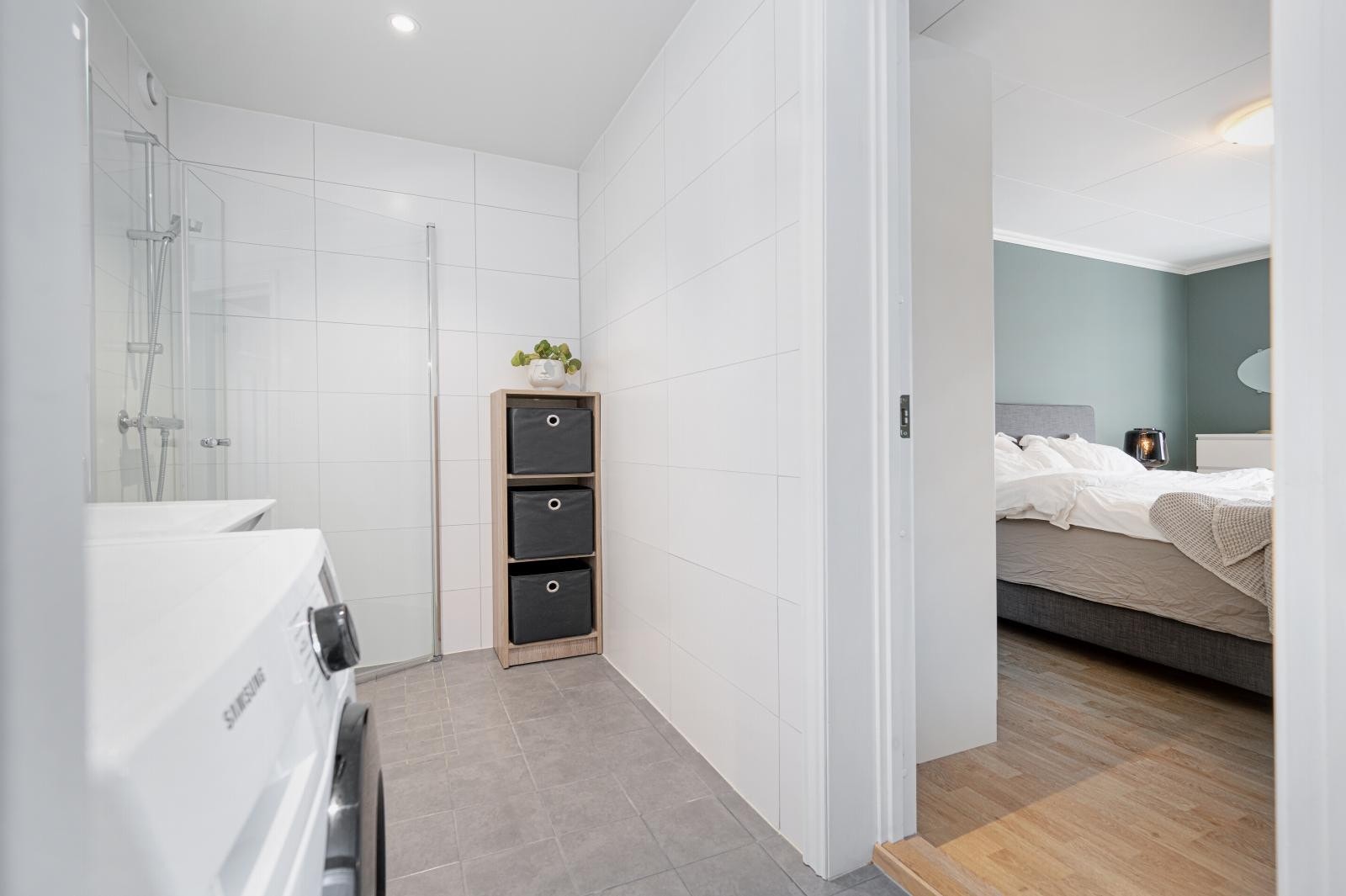 Det er også downlights i himlingen på badet. Galleribilde