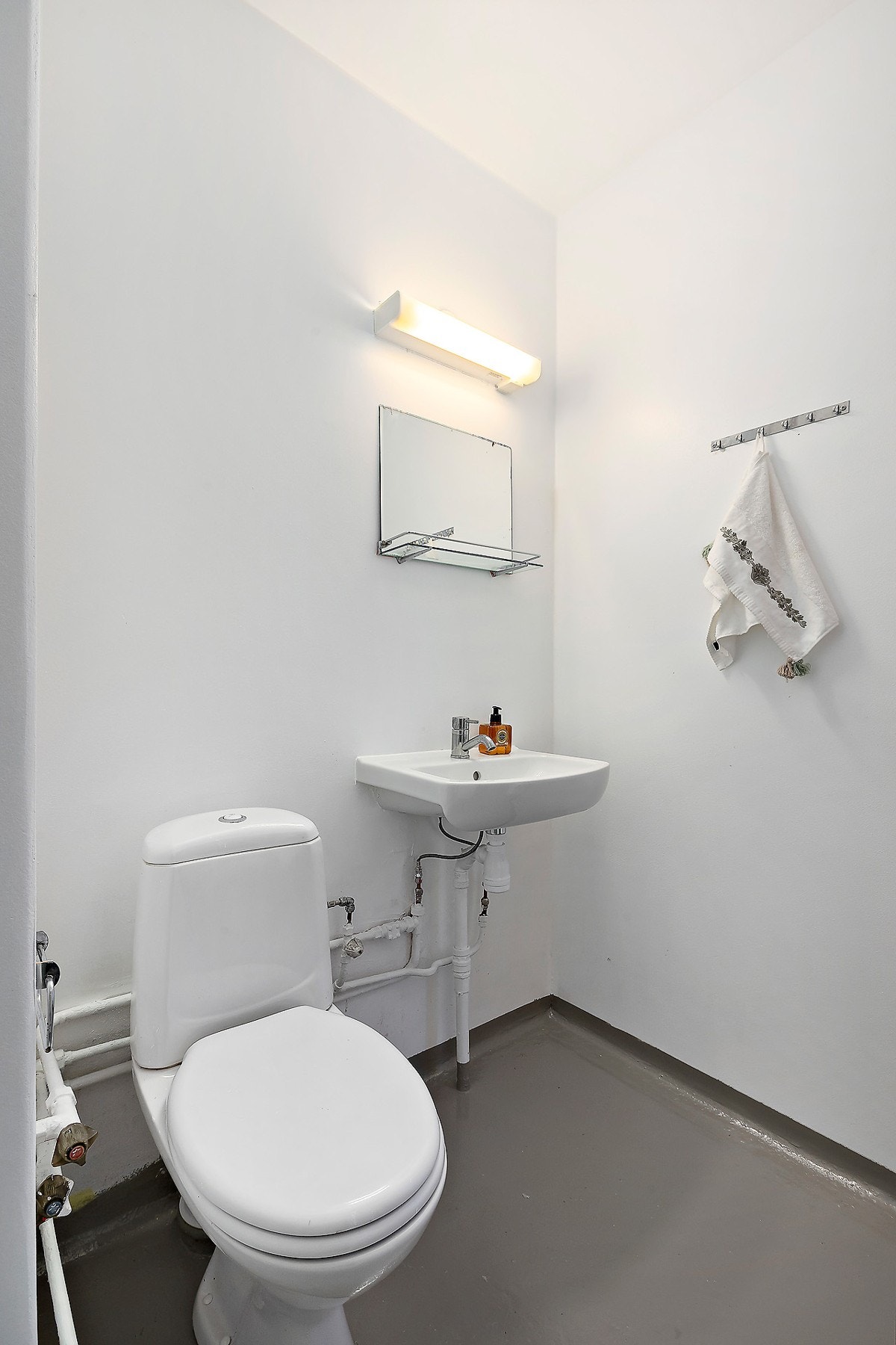 Byttet servant med armatur i 2025. Galleribilde