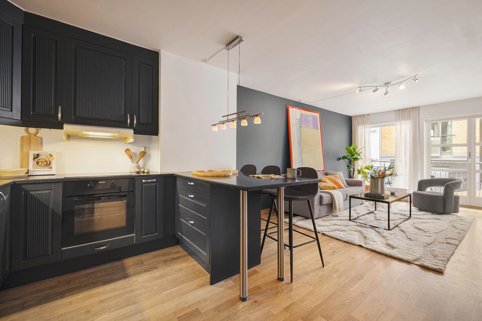 Kjøkkenfrontene ble malt i 2018 for modernisering Galleribilde