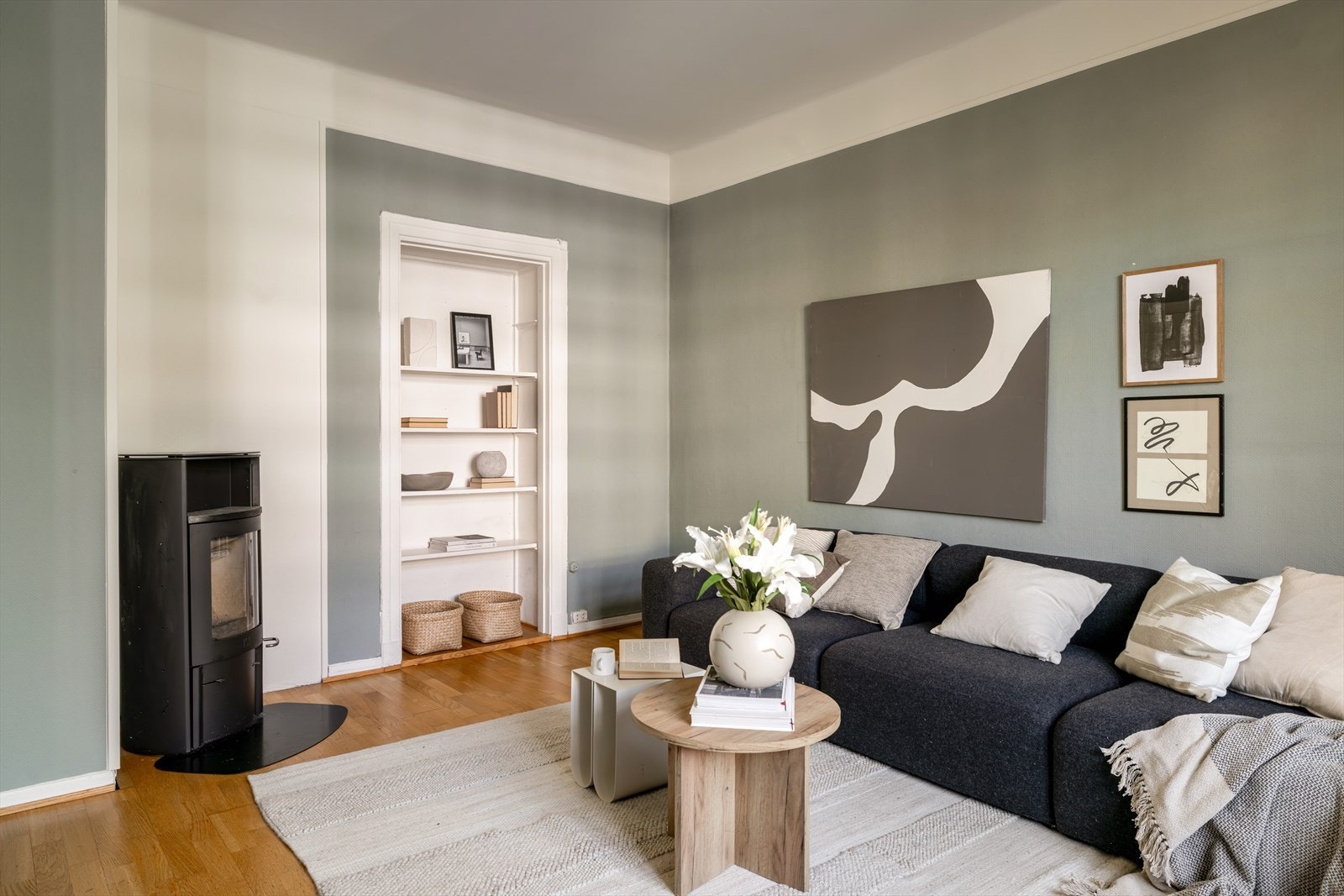 Leiligheten har nye vinduer fra 2011. Galleribilde