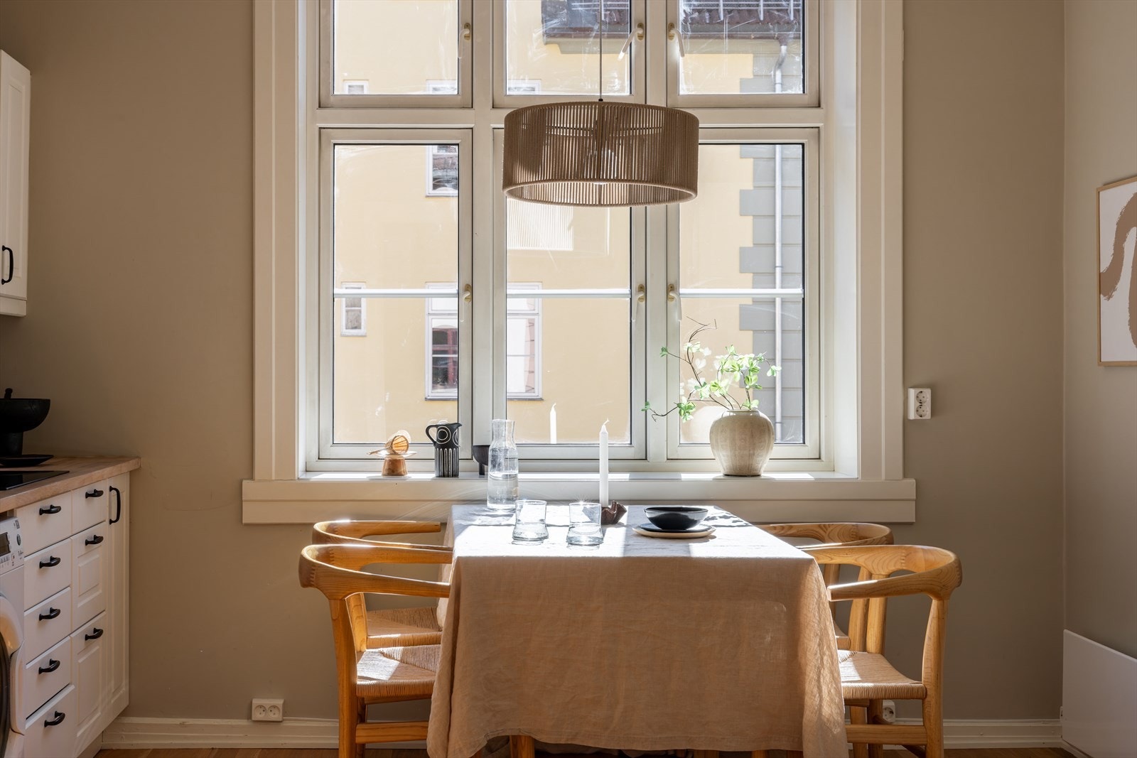 Her er det god plass til spisebord både for større og mindre selskap. Galleribilde