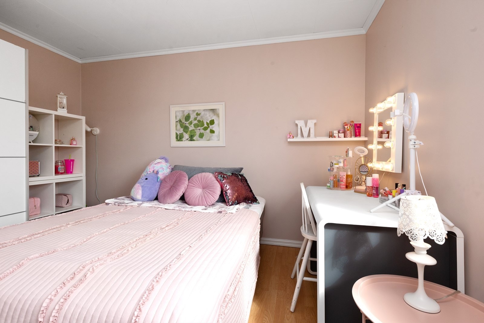 Ett av to soverom i hovedetasjen Galleribilde