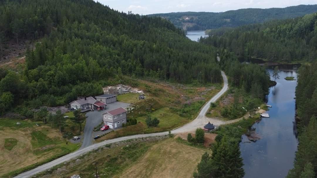 Dronefoto over eiendommen Galleribilde