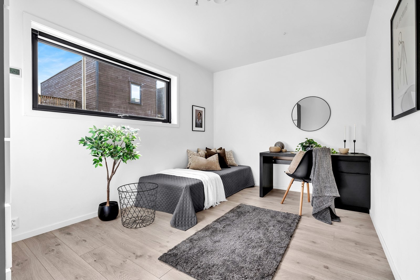 Soverom 3 er også av god størrelse med garderobeplass og mulighet for stor seng. Galleribilde