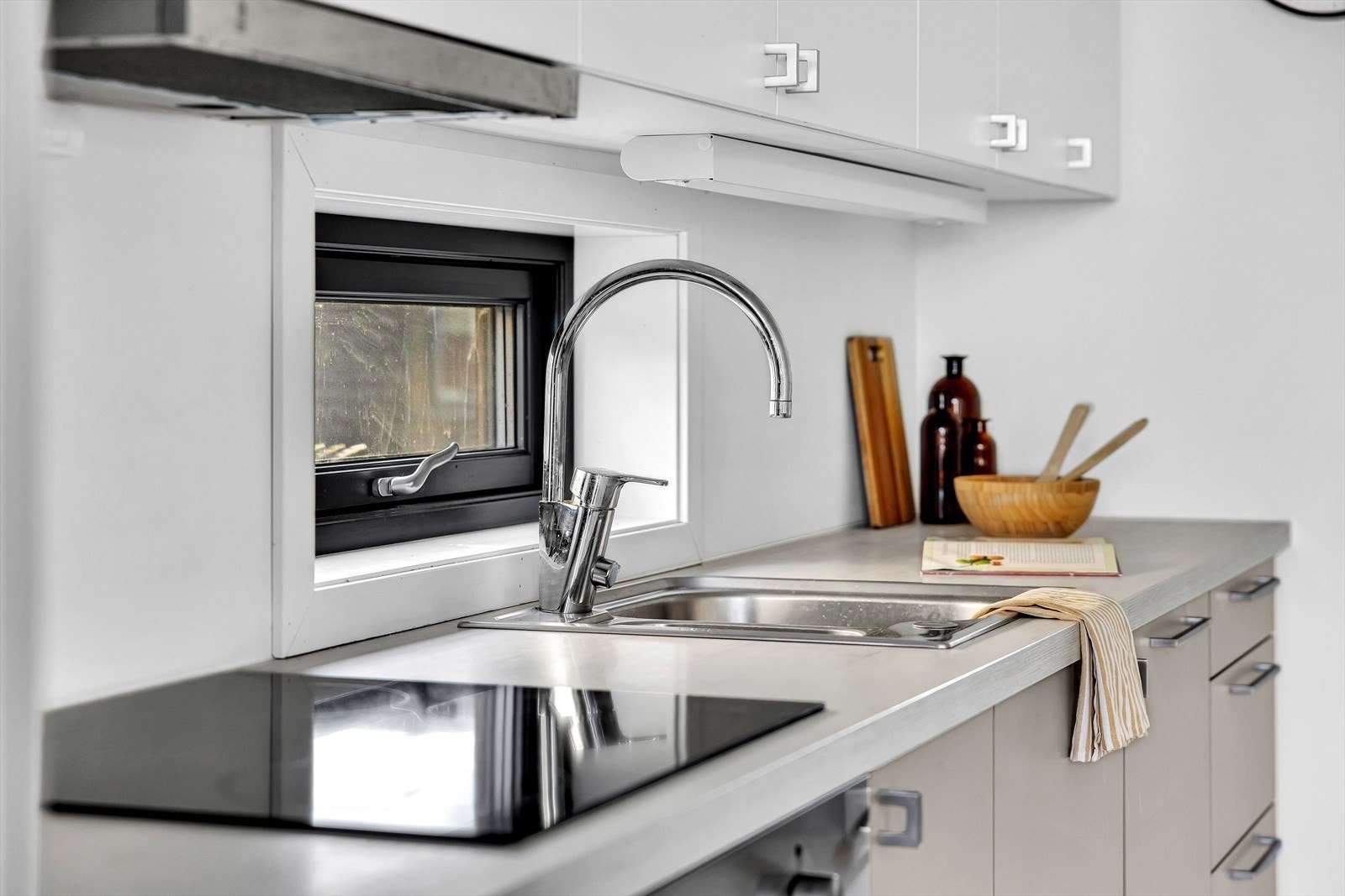 Kjøkkenventilator med avtrekk ut. Galleribilde