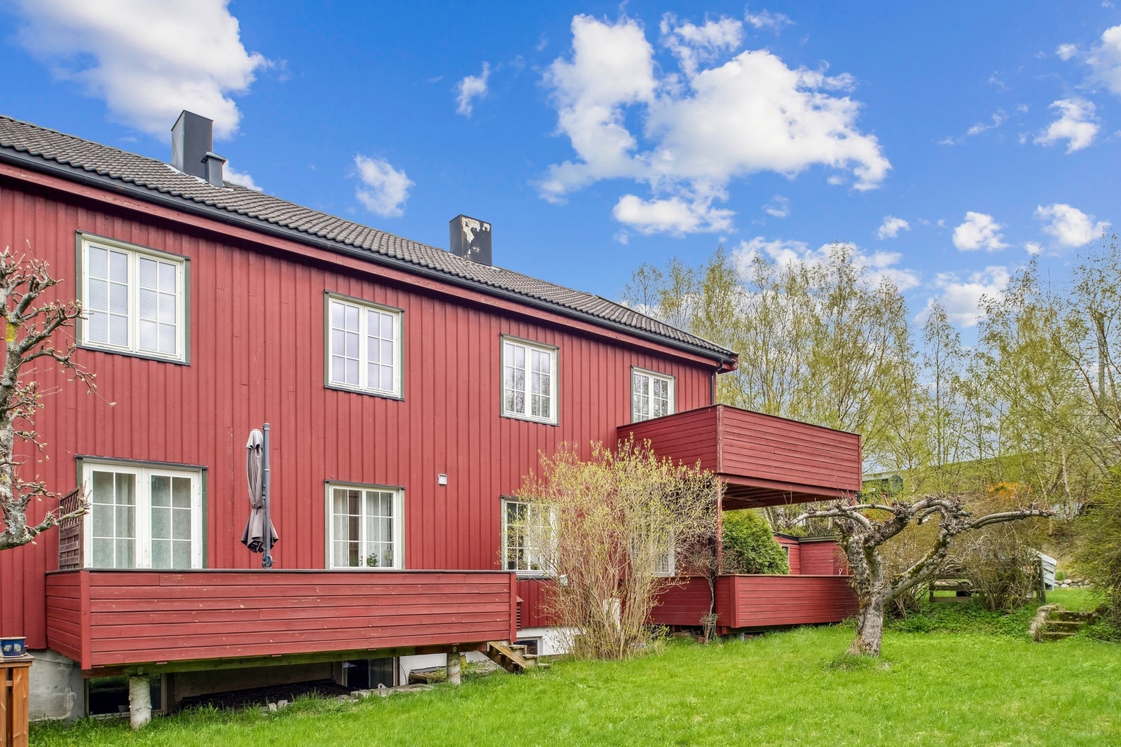 Her bor du i et attraktivt og rolig område på Lademoen. Området er kjent for sine gode fasiliteter og praktisk beliggenhet, som gjør det ideelt for familier og studenter. Galleribilde