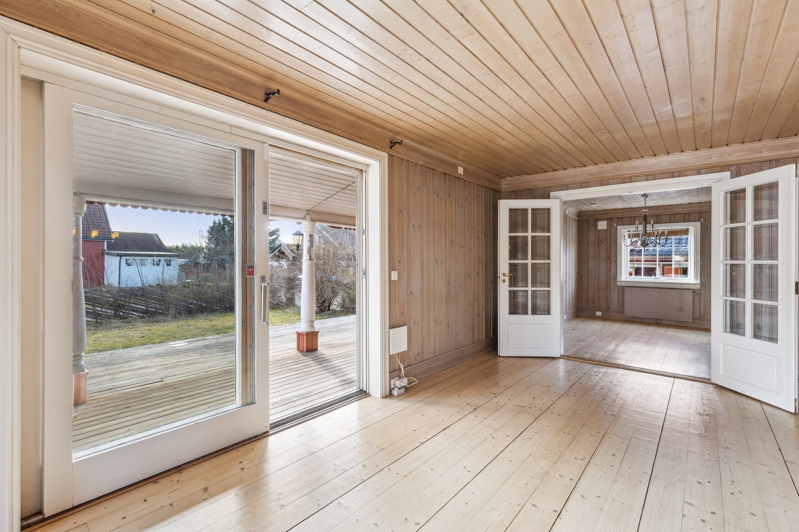 Fra stuen er det direkte utgang til boligens terrasse. Galleribilde