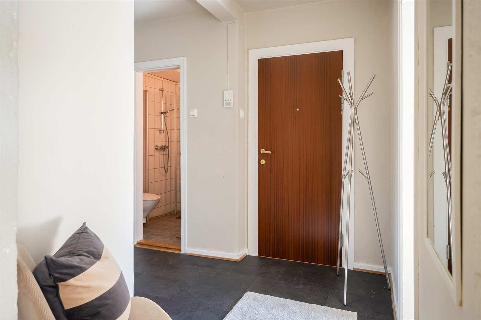 Felleskostnadene inkluderer blant annet betjening av andel fellesgjeld, kommunale avgifter, internett, felles bygningsforsikring og diverse vedlikehold/drift iht. regnskap Galleribilde