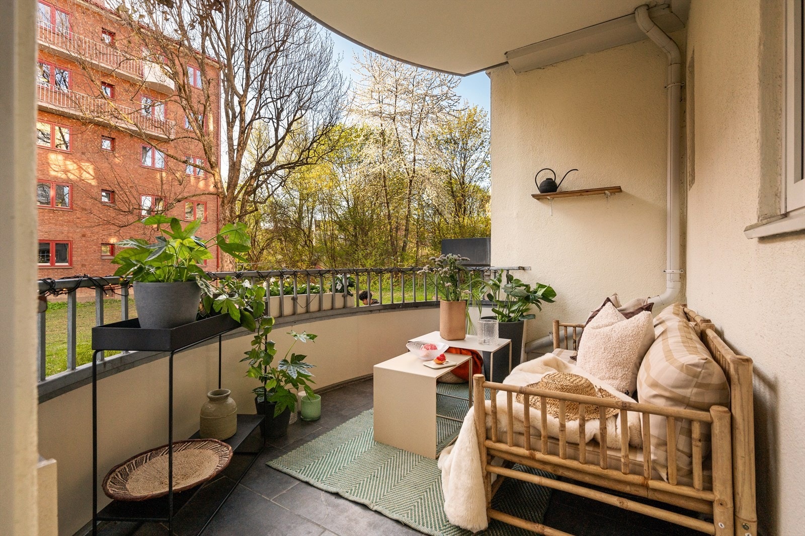 Boligen har en flott beliggenhet på Sagene med nærhet til alt en trenger av butikker, service- og kulturtilbud, rekreasjonsområder, offentlig transport, samt barnehager og skoler. Galleribilde