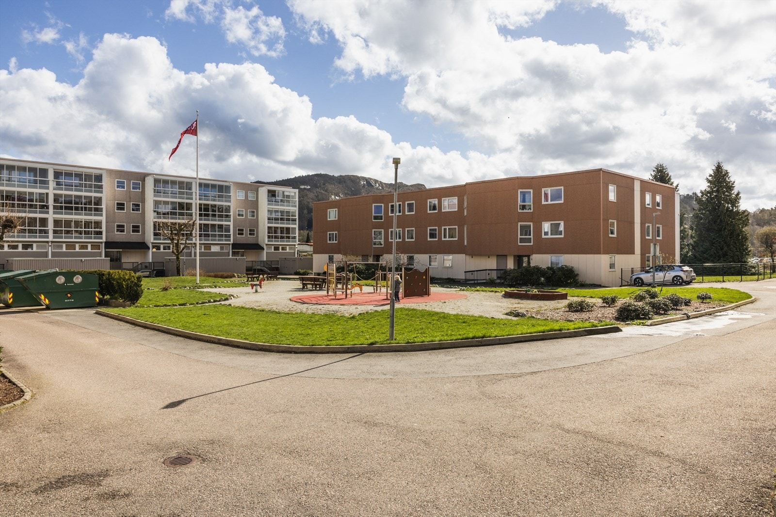 Fellesarealene byr på både sosiale soner og lekeplass i grønne omgivelser. Galleribilde