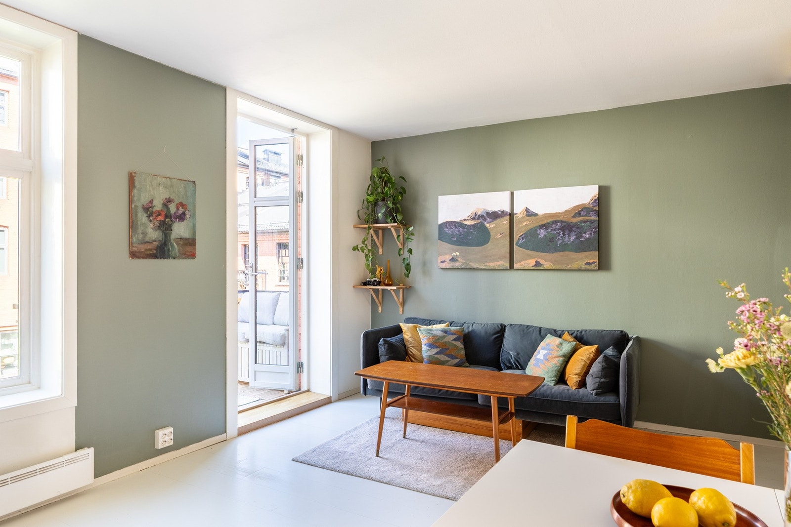 Innbydende stue med god planløsning som gjør det enkelt å innrede. Galleribilde