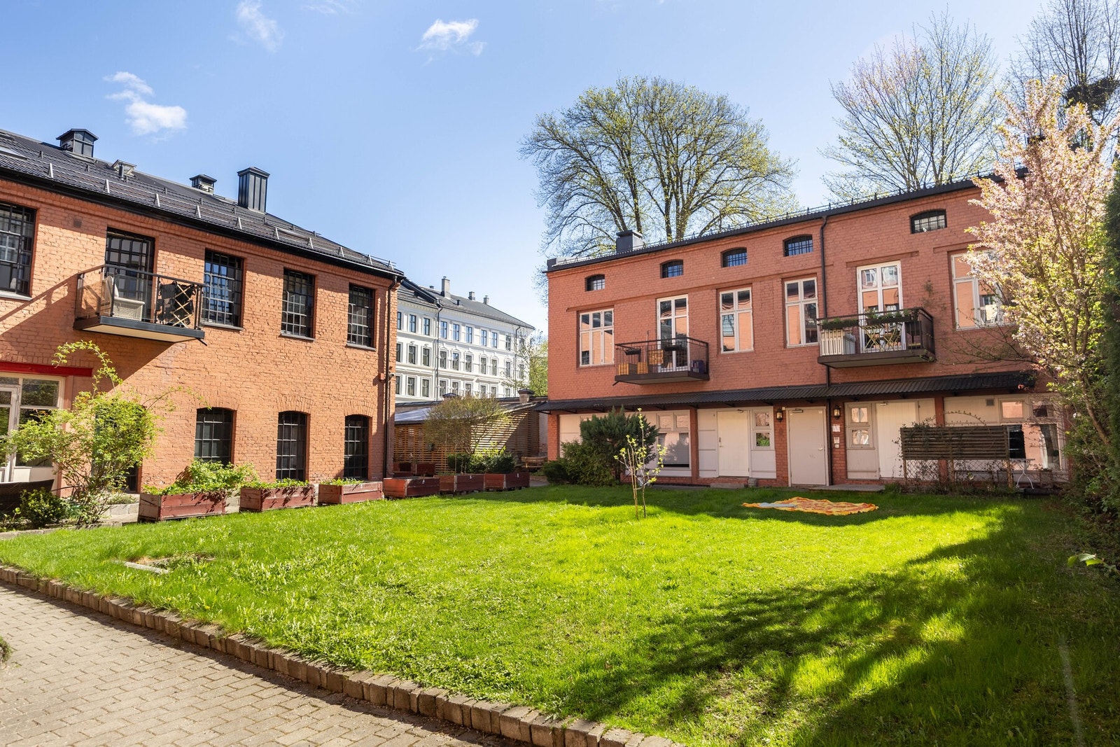 Gården var opprinnelig smie og vognstall for Kampen Mekaniske verksted. Galleribilde