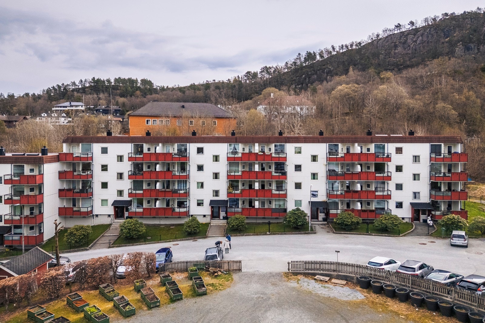 - Leiligheten har meget god beliggenhet på Melkeplassen. Området er attraktivt grunnet sine fredelige omgivelser, samtidig som det er kort vei til alt du kan ønske deg av fasiliteter, servicetilbud og natur - Galleribilde