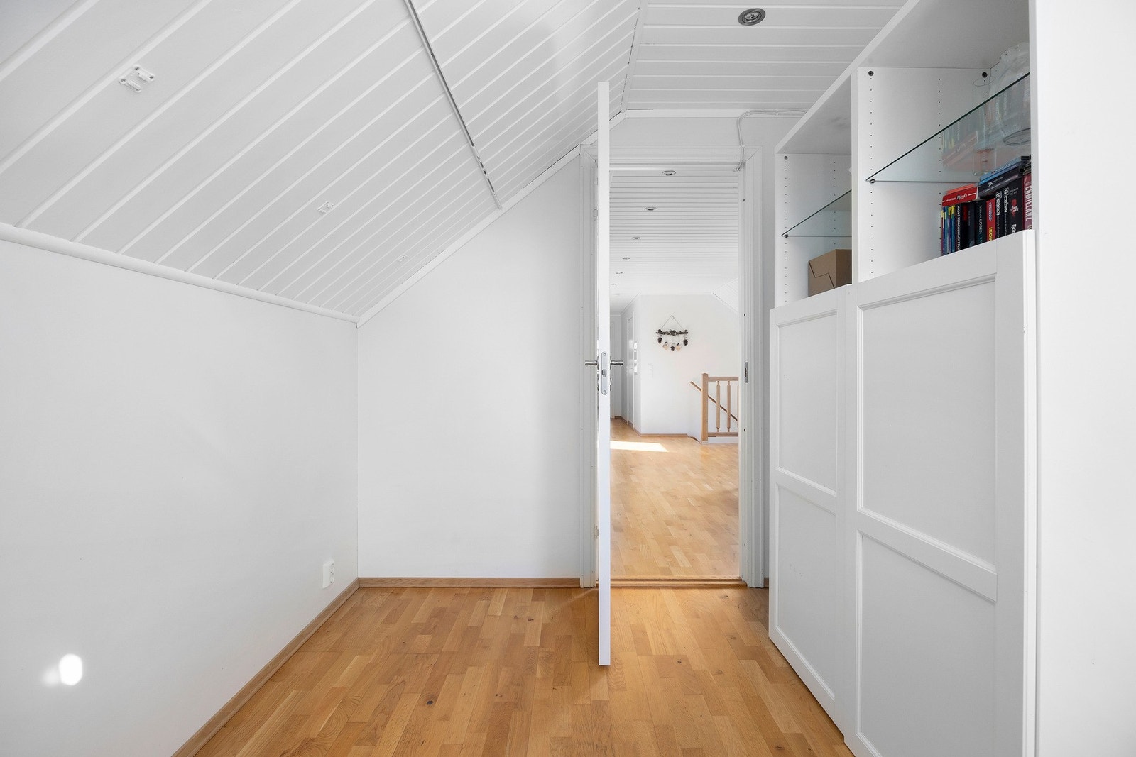 Boligen har to andre disponible rom - ikke godkjent soverom Galleribilde