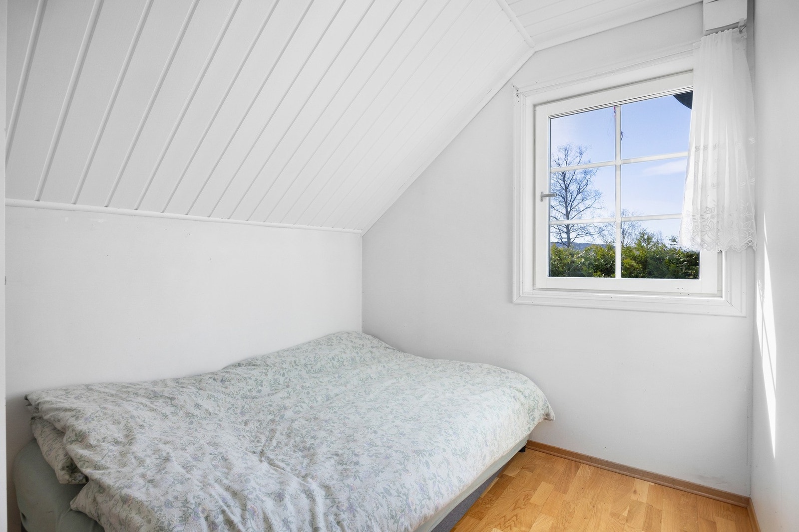 Boligen har to andre disponible rom - ikke godkjent soverom Galleribilde