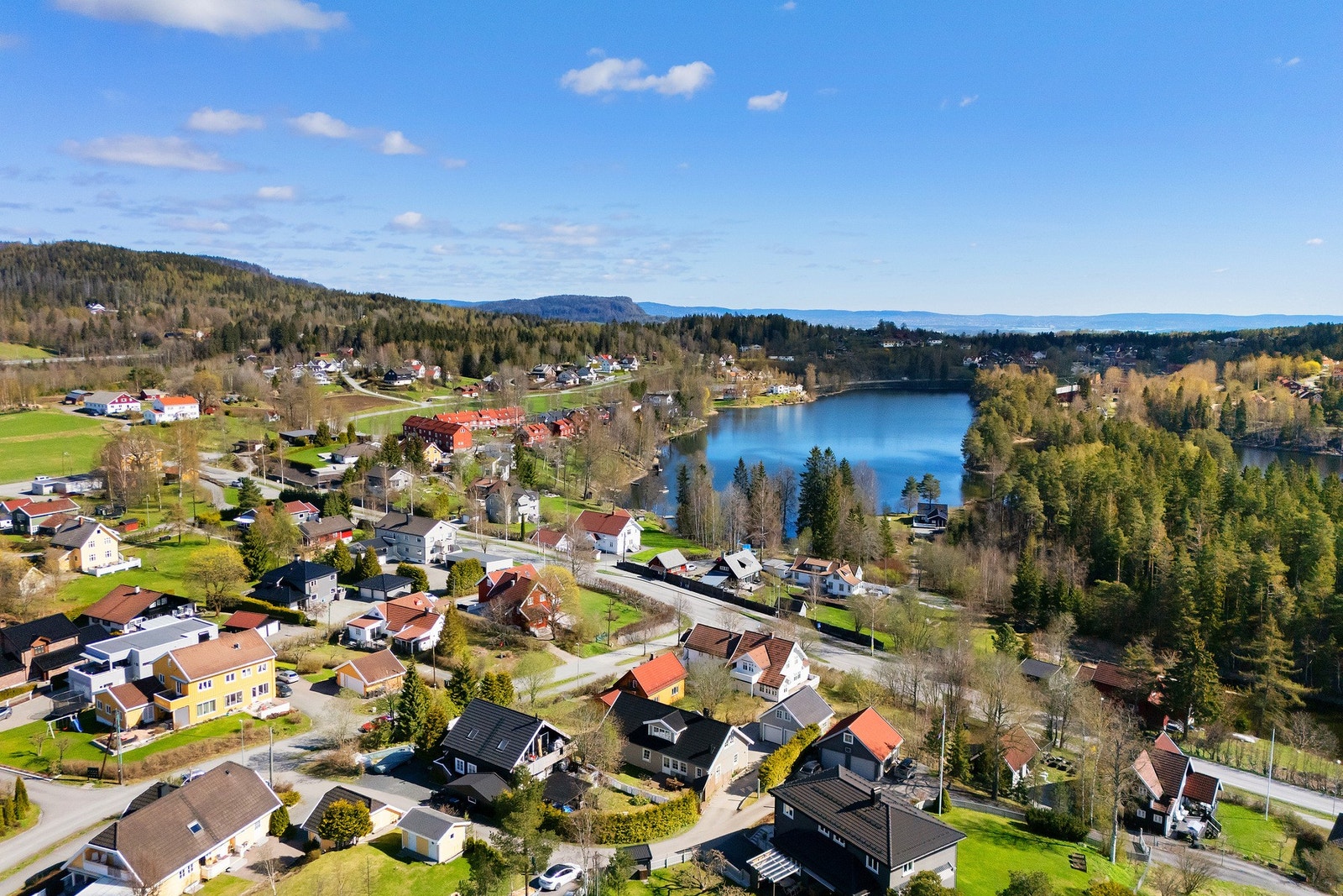Engelsrud er et veletablert og barnevennlig villaområde i Asker Galleribilde